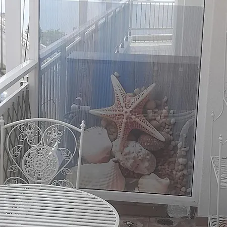 Lucy 2 Adorable First Line Beachfront *